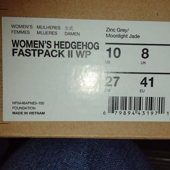 BRAND NEW The North Face Waterproof Hiking Shoes - Picture 3 of 3